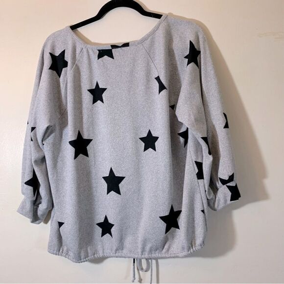 Adrienne Vittadini Top Gray w/ Black Stars Drawstring Front Sz XL Gorgeous - Picture 6 of 7